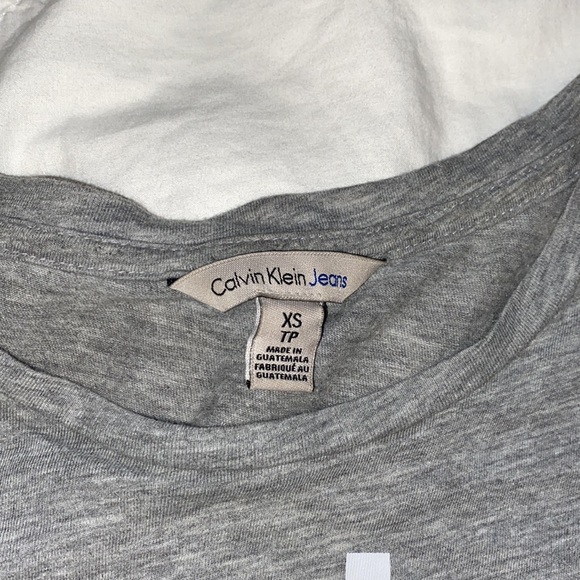 Calvin Klien T-shirt - Picture 2 of 3